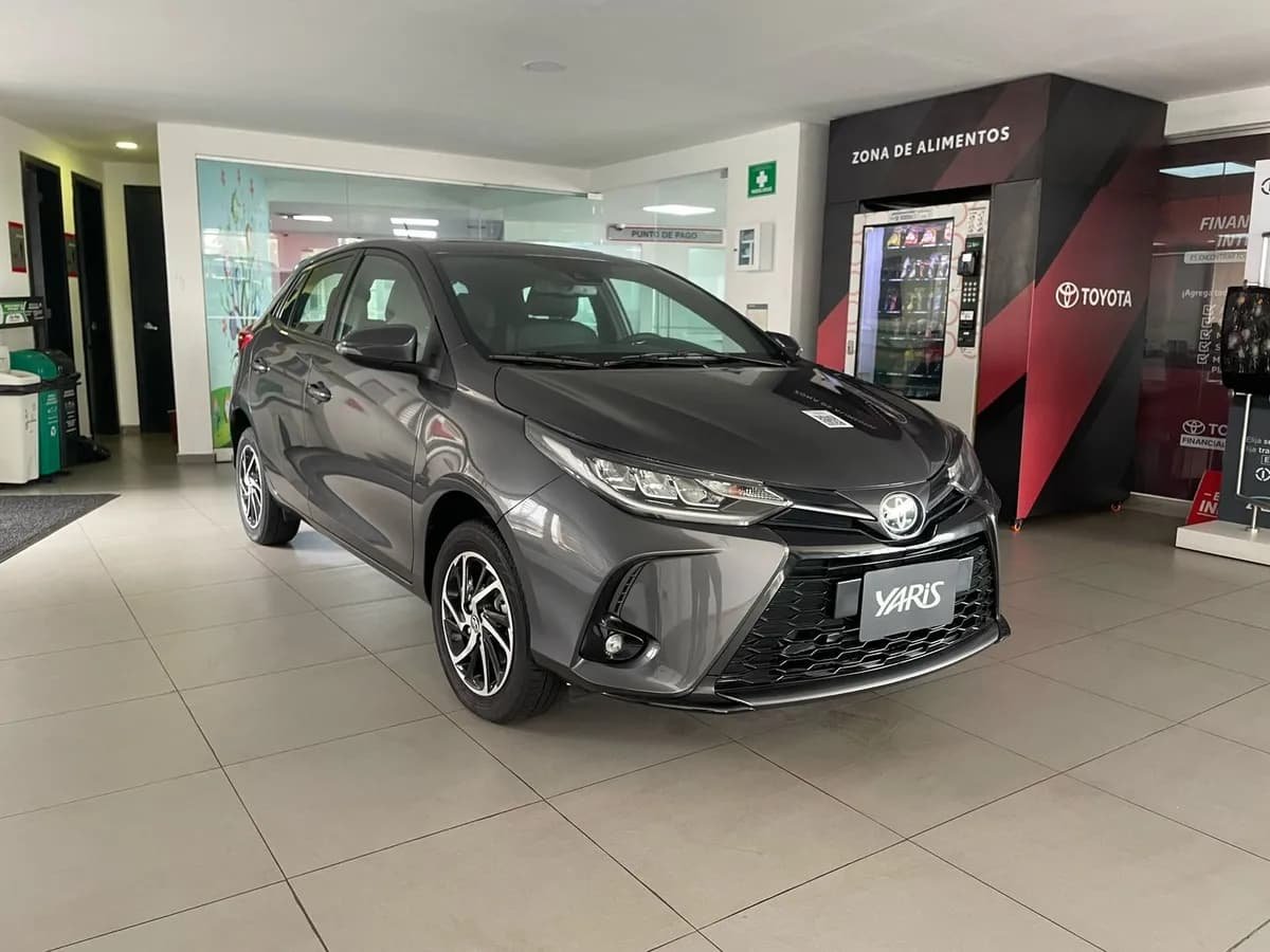 Toyota Yaris 1.5 Sport Cvt 2025 Gris
