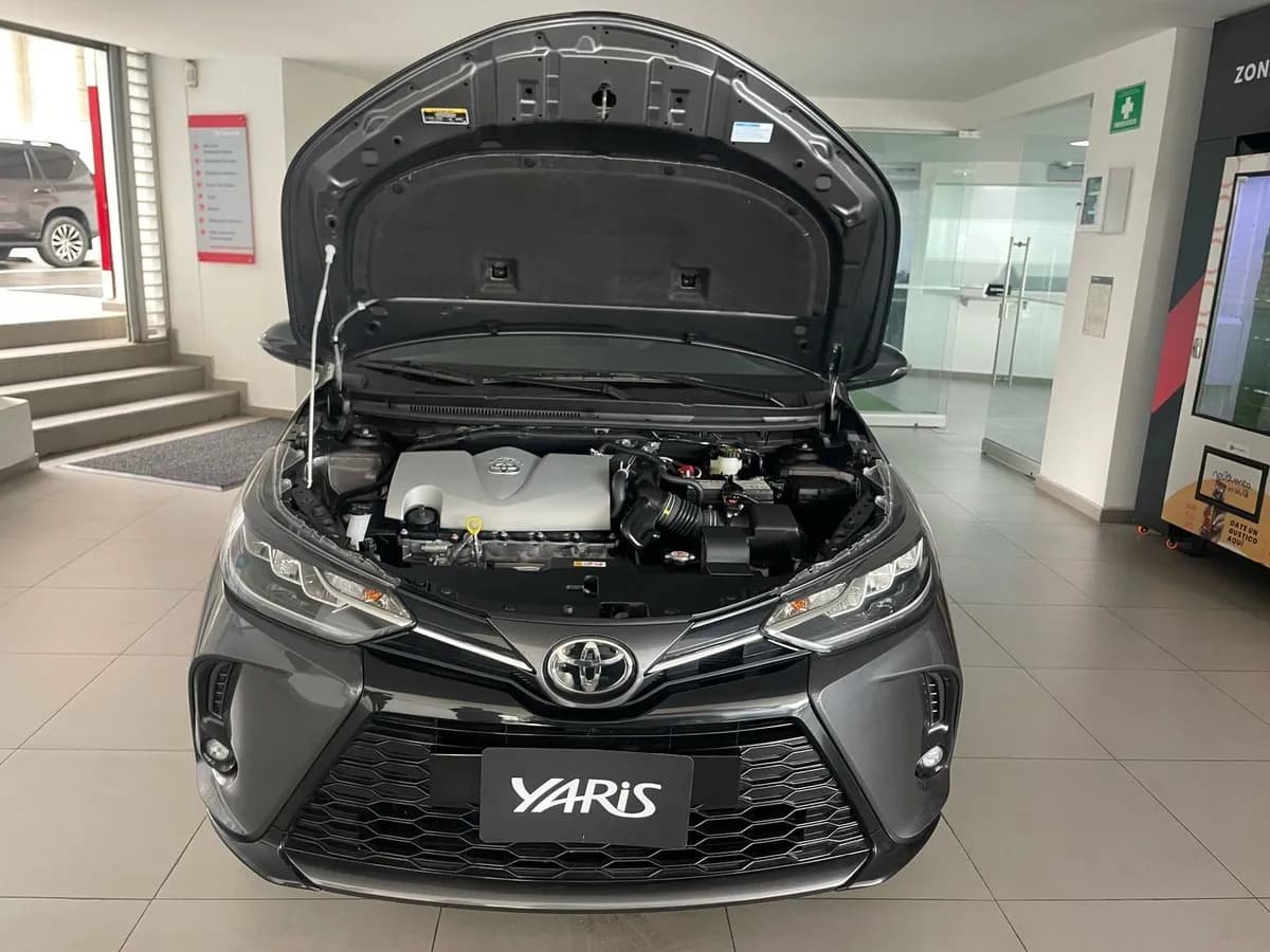Toyota Yaris 1.5 Sport Cvt 2025 Gris