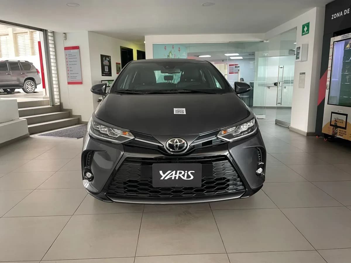 Toyota Yaris 1.5 Sport Cvt 2025 Gris