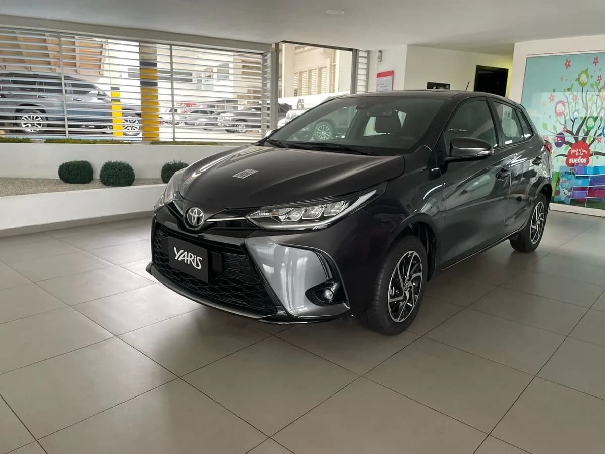 Toyota Yaris 1.5 Sport Cvt 2025 Gris