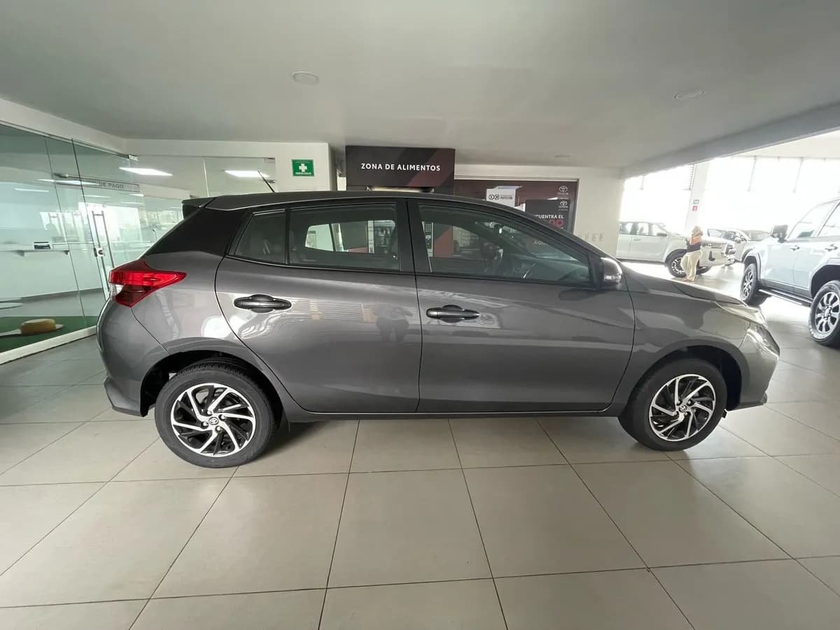 Toyota Yaris 1.5 Sport Cvt 2025 Gris