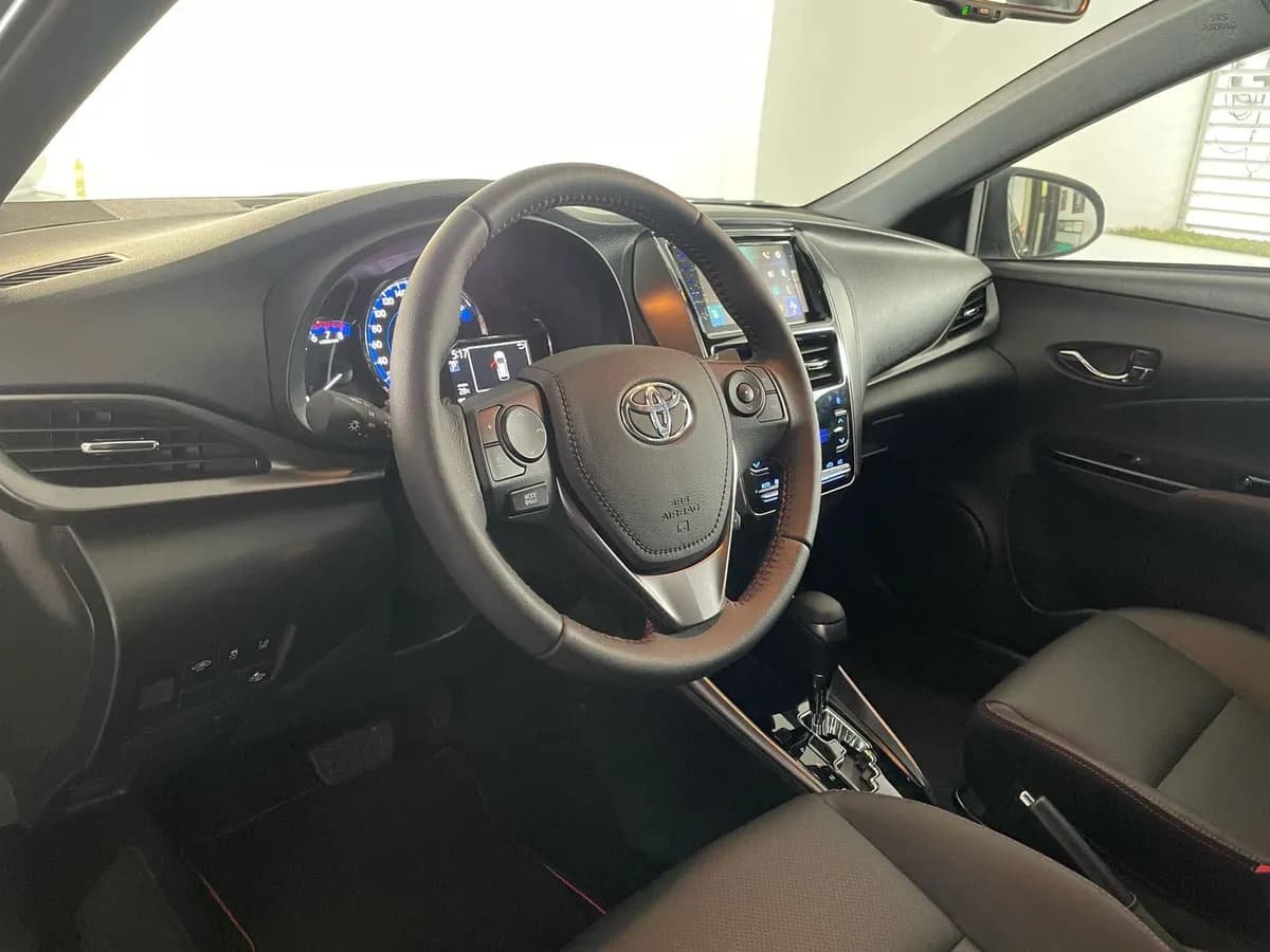 Toyota Yaris 1.5 Sport Cvt 2025 Gris