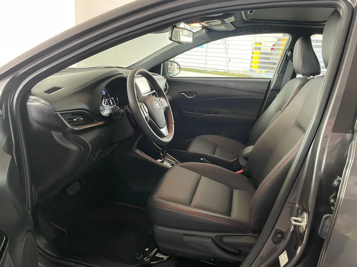Toyota Yaris 1.5 Sport Cvt 2025 Gris