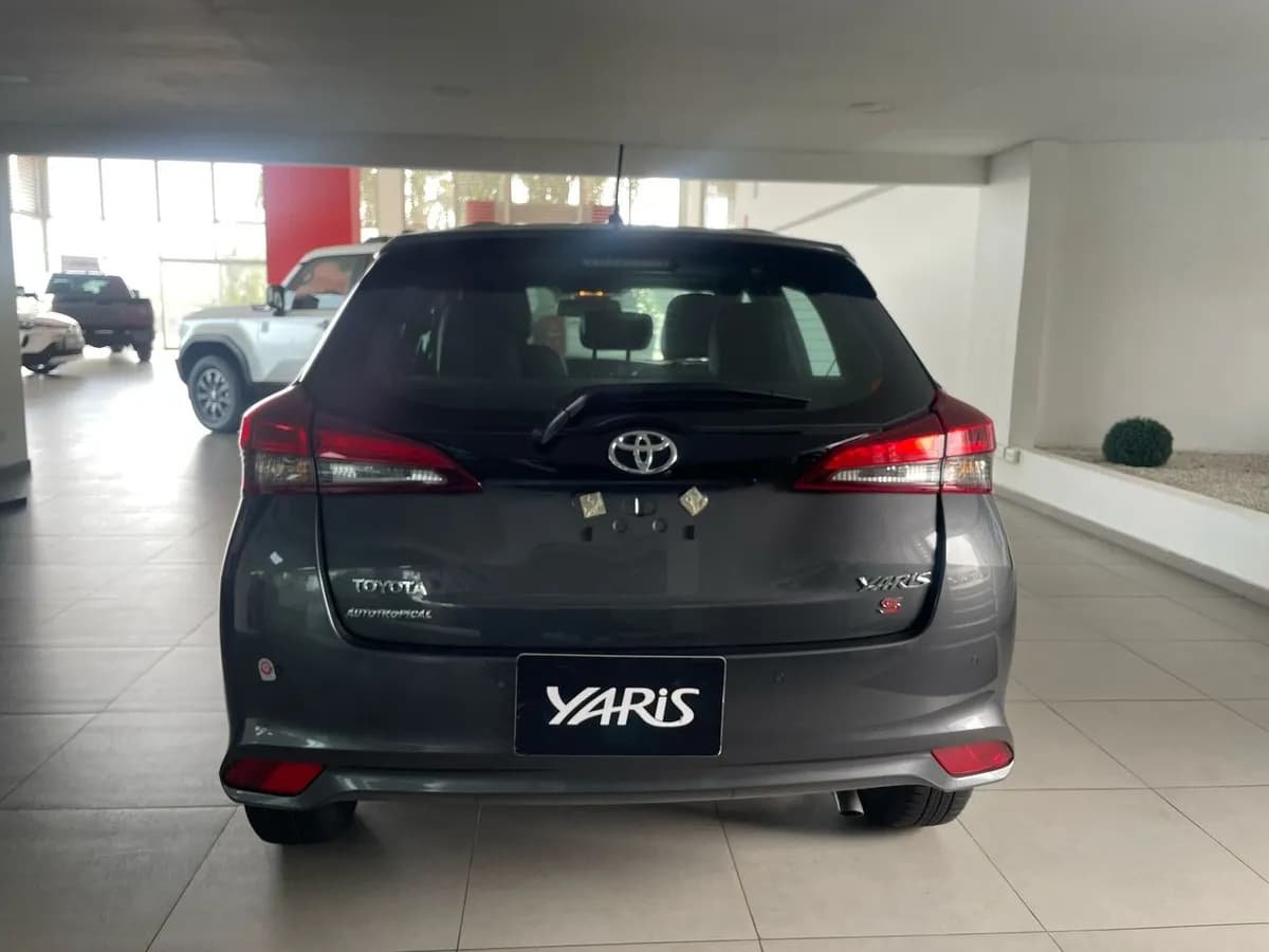 Toyota Yaris 1.5 Sport Cvt 2025 Gris