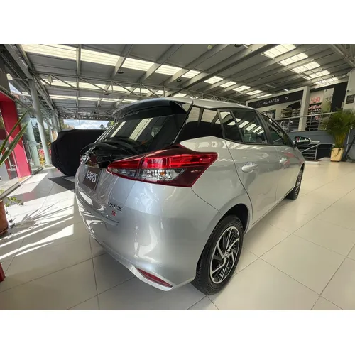 Toyota Yaris Sport 2026 Plateado Bogotá