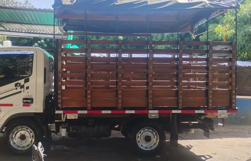 JAC JHR 1700 Blanco Espinal