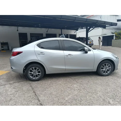 Mazda 2 2021 Plateado Bogotá