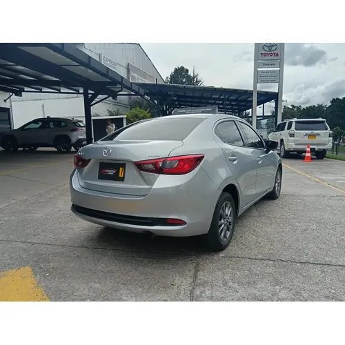 Mazda 2 2021 Plateado Bogotá