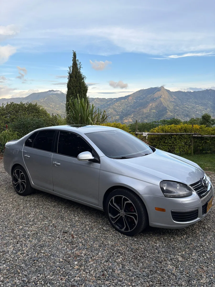 Volkswagen Bora 2009 Plateado Bello