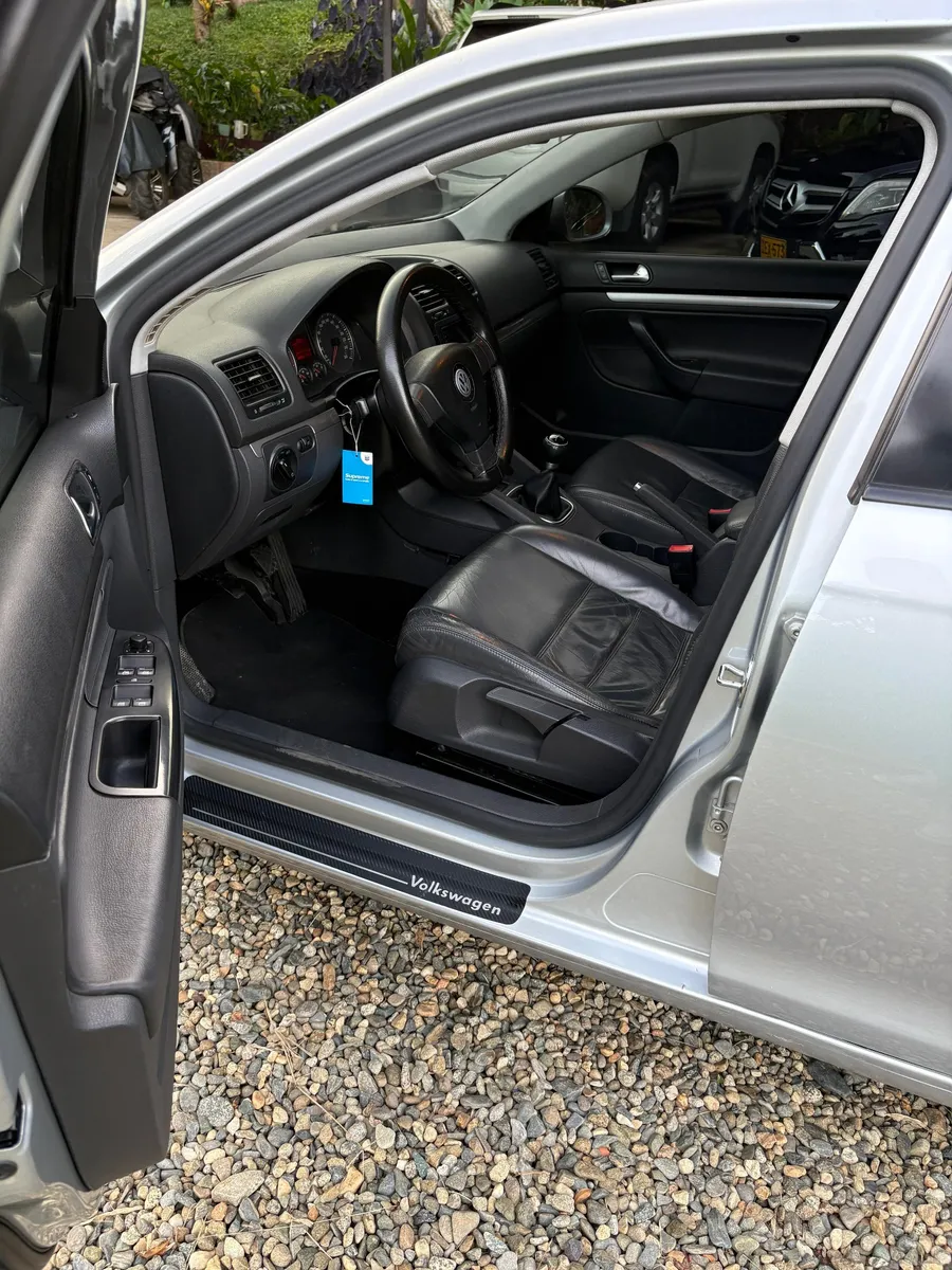 Volkswagen Bora 2009 Plateado Bello