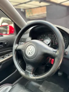 Volkswagen Golf 2004 Rojo Pasto