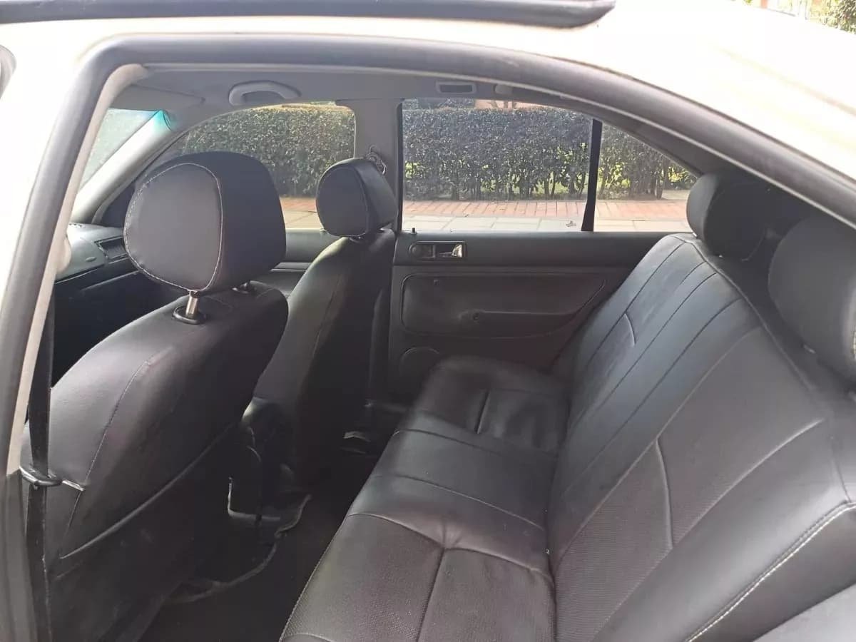Volkswagen Jetta 2.0 Mecanico 2005 Blanco