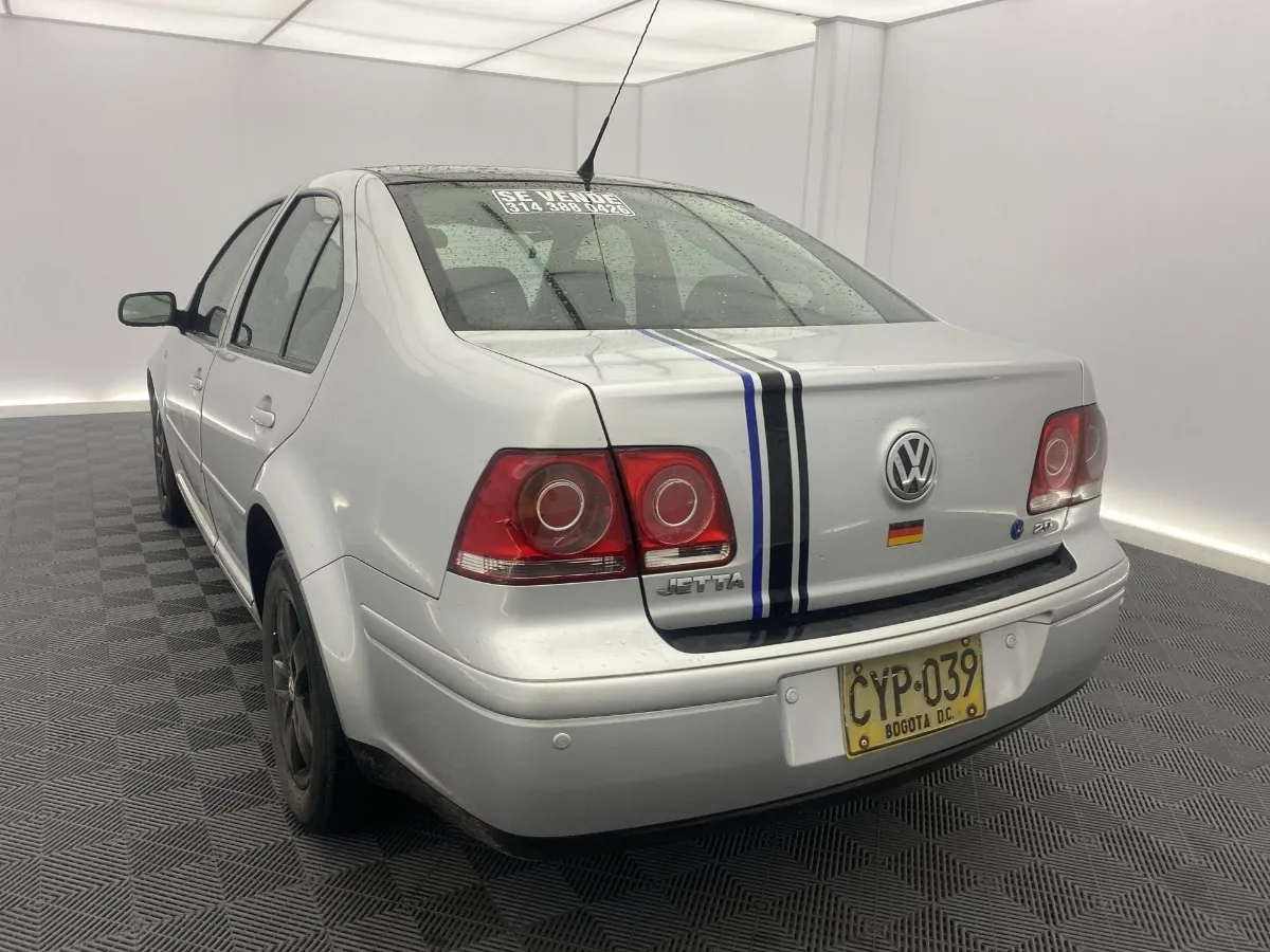 Volkswagen Jetta 2.0 Trendline 2008 Plateado