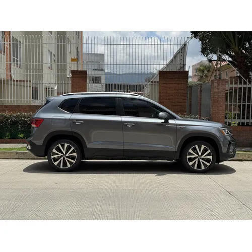 Volkswagen Taos 2024 Gris Bogotá