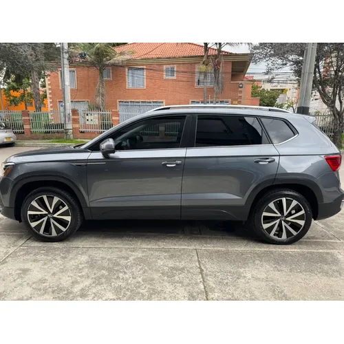Volkswagen Taos 2024 Gris Bogotá