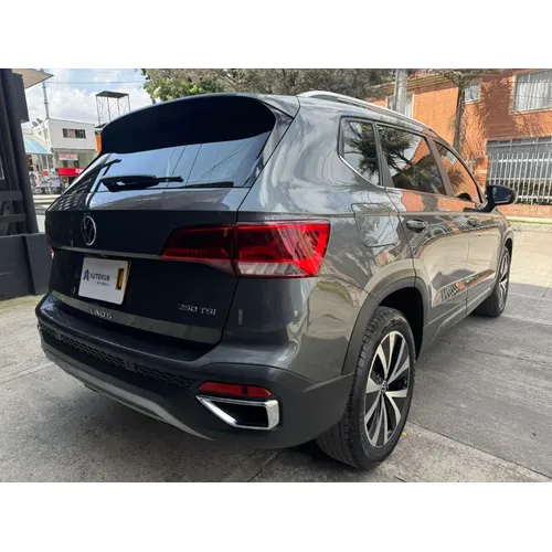 Volkswagen Taos 2022 Gris Bogotá