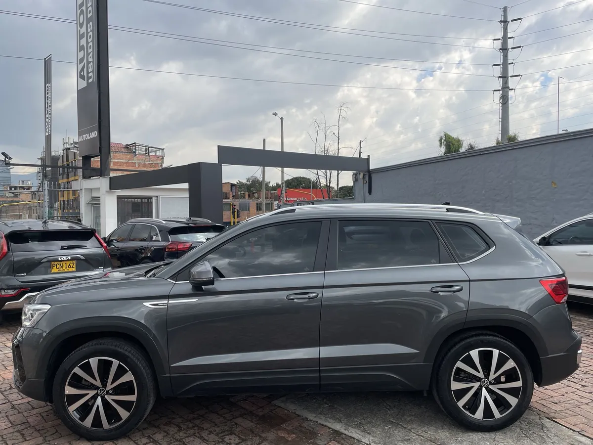 Volkswagen Taos 2022 Gris Bogotá