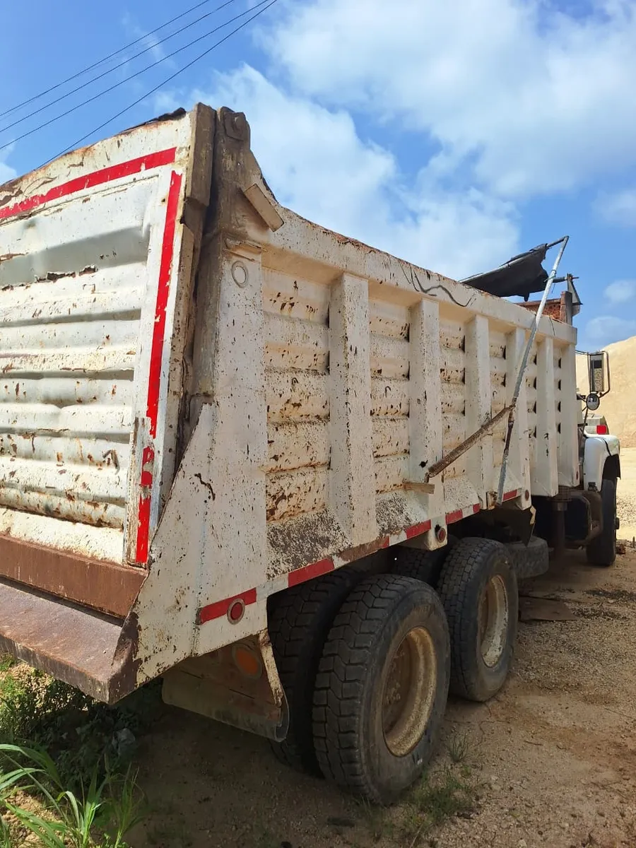 Mack 690 1988 Blanco Barranquilla