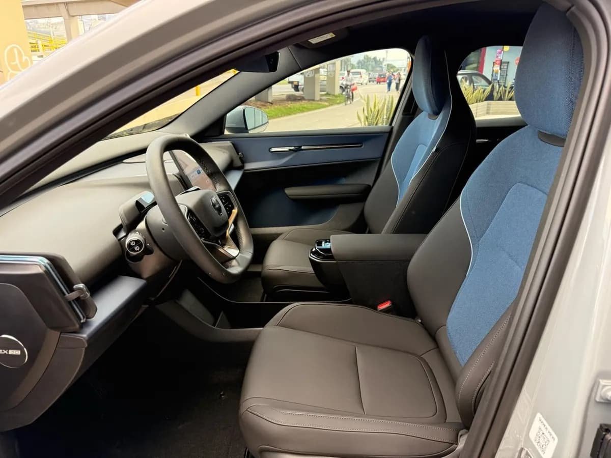Volvo EX30 Core E40 2025 Blanco