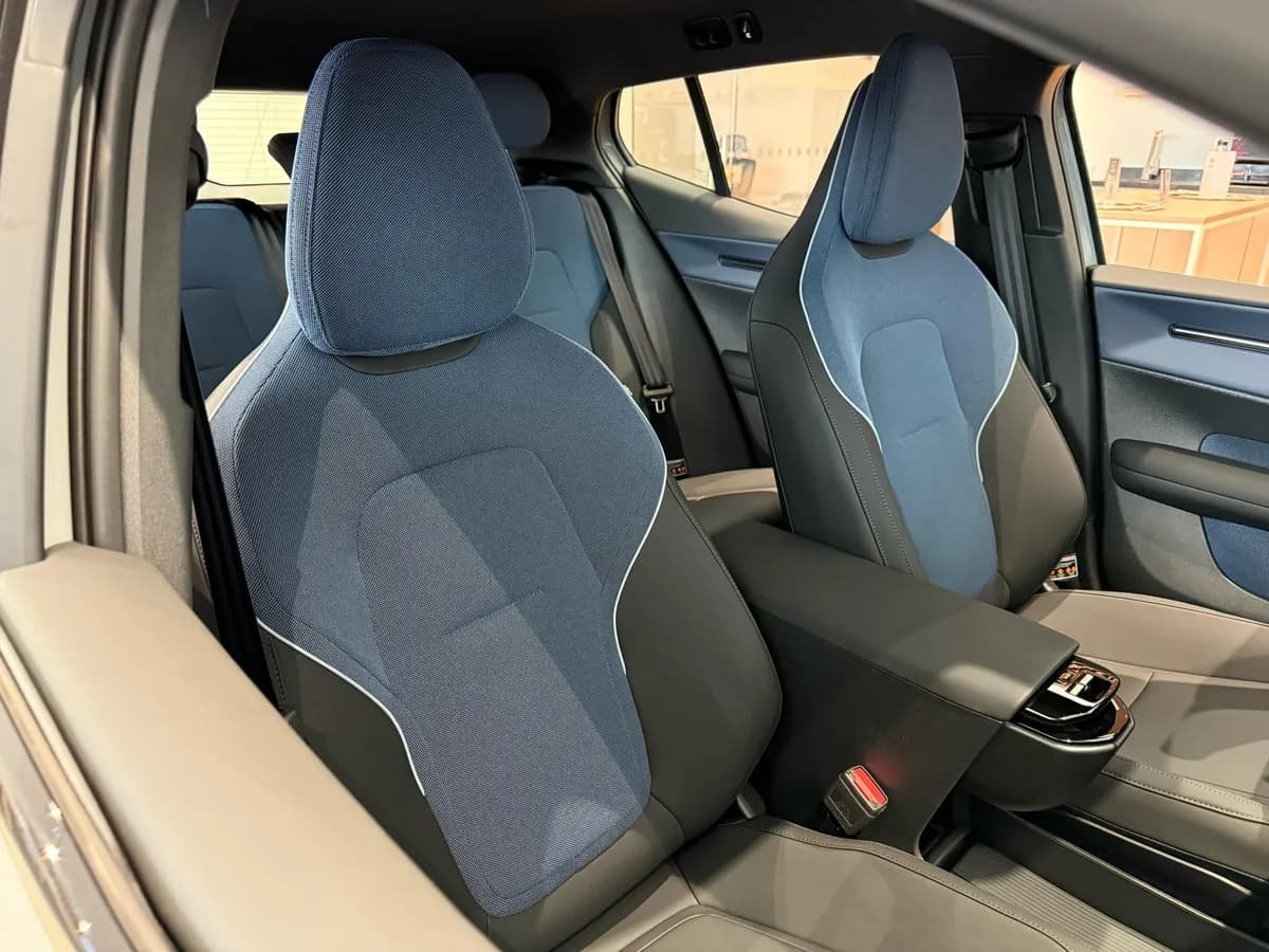 Volvo EX30 Core E40 2025 Blanco