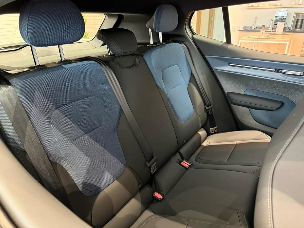 Volvo EX30 Core E40 2025 Blanco