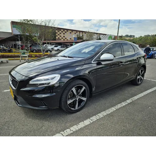 Volvo V40 2019 Negro Bogotá
