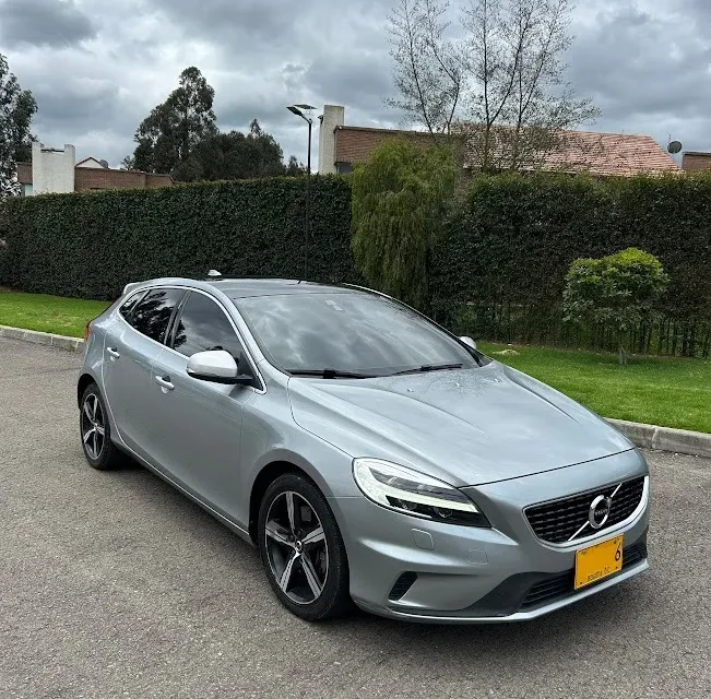 Volvo V40 T4 R-Design 2019 Plateado5