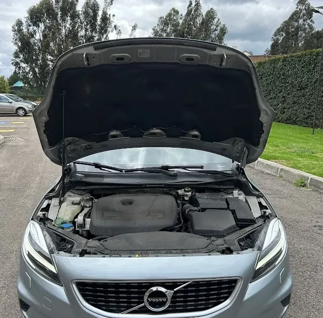 Volvo V40 T4 R-Design 2019 Plateado6