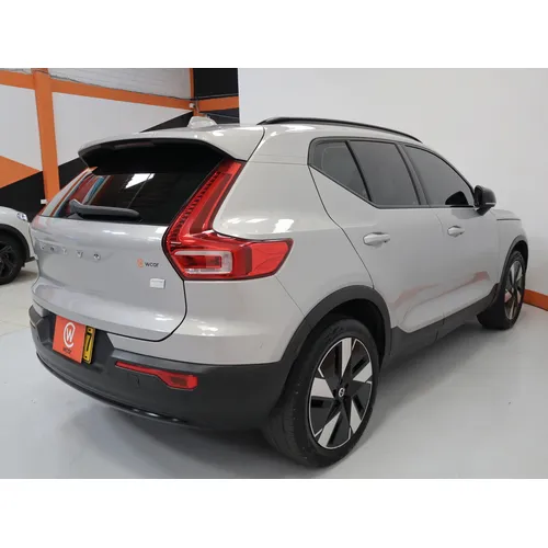 Volvo XC 40 2024 Plateado Bogotá