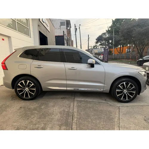 Volvo XC60 2023 Plateado Bogotá