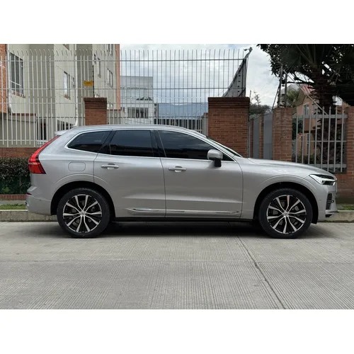 Volvo XC60 2023 Plateado Bogotá