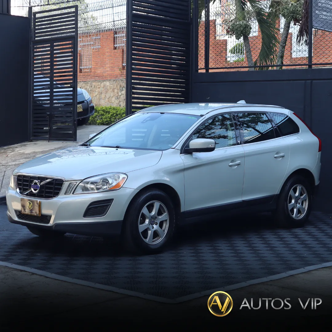 Volvo XC 60 2011 Plateado Floridablanca