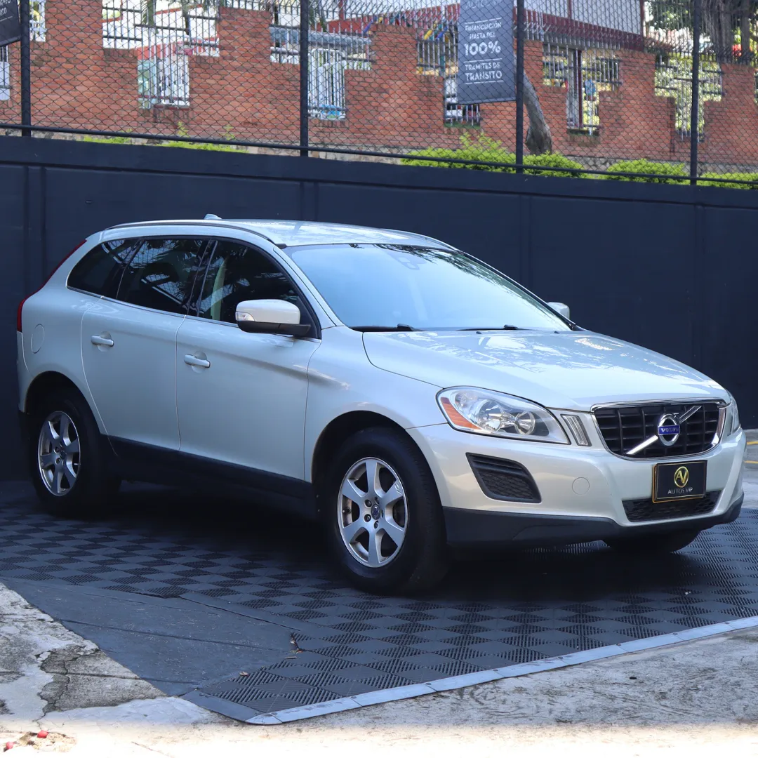Volvo XC 60 2011 Plateado Floridablanca