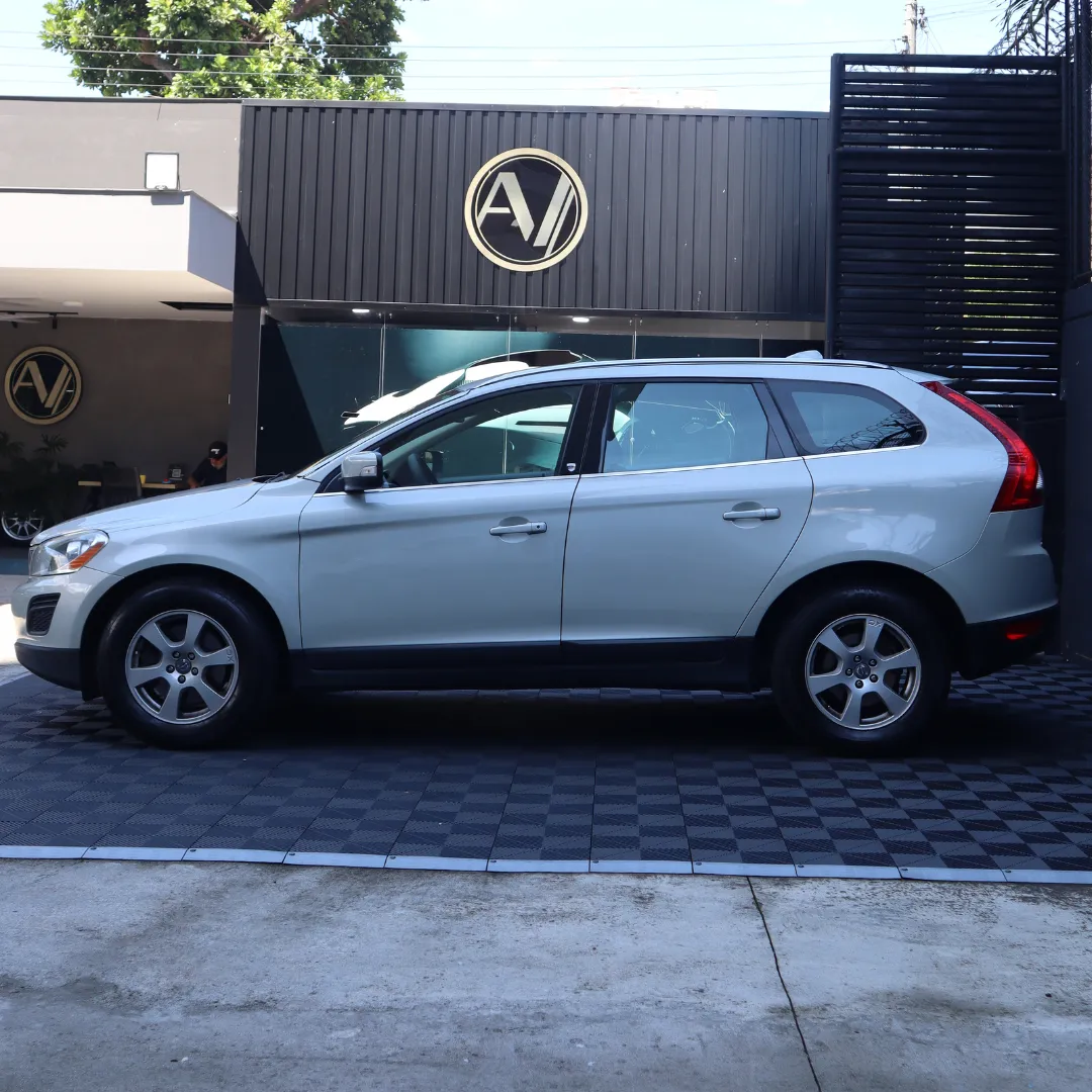 Volvo XC 60 2011 Plateado Floridablanca
