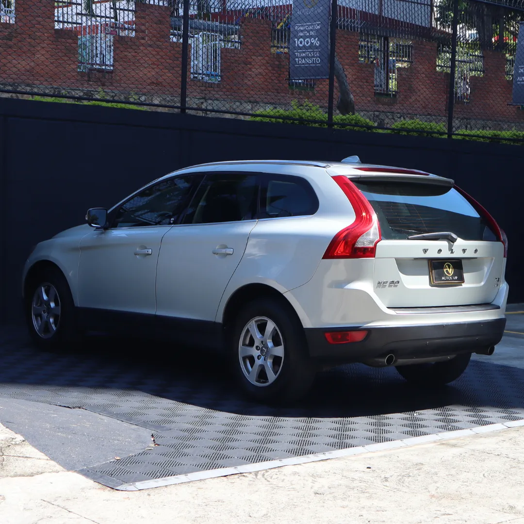 Volvo XC 60 2011 Plateado Floridablanca
