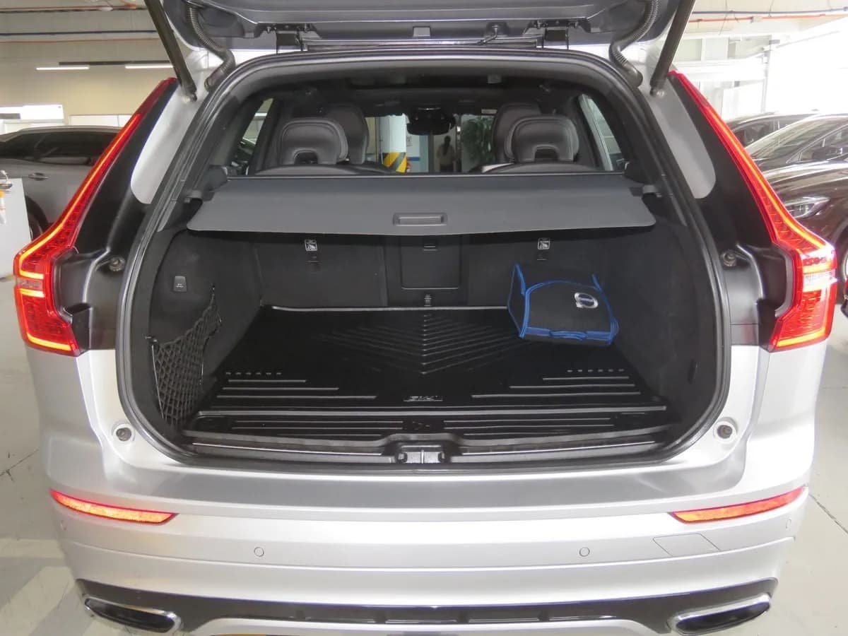 Volvo XC60 T5 AWD R-Design 2020 Plata