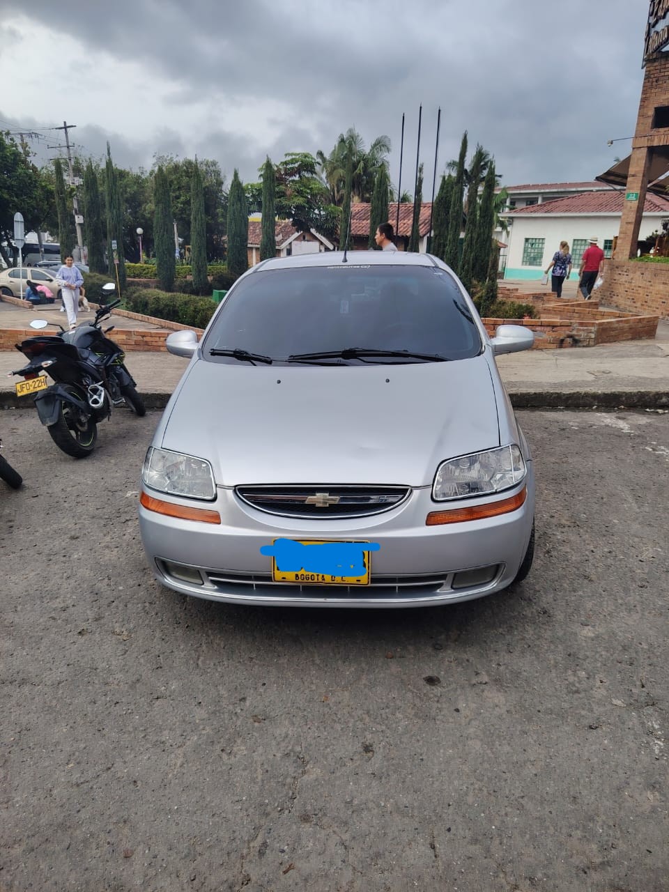 Chevrolet Aveo Family 2011 Plateado Bogotá