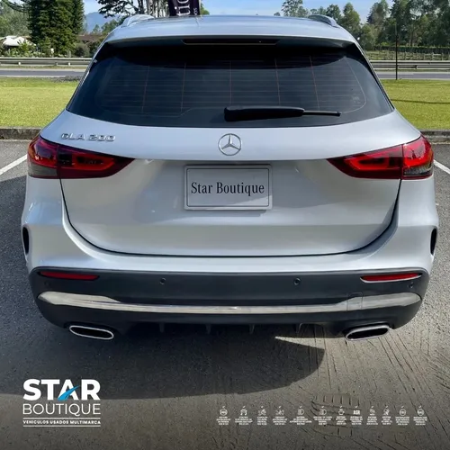 Mercedes-Benz GLA 200 2023 Plateado Medellín